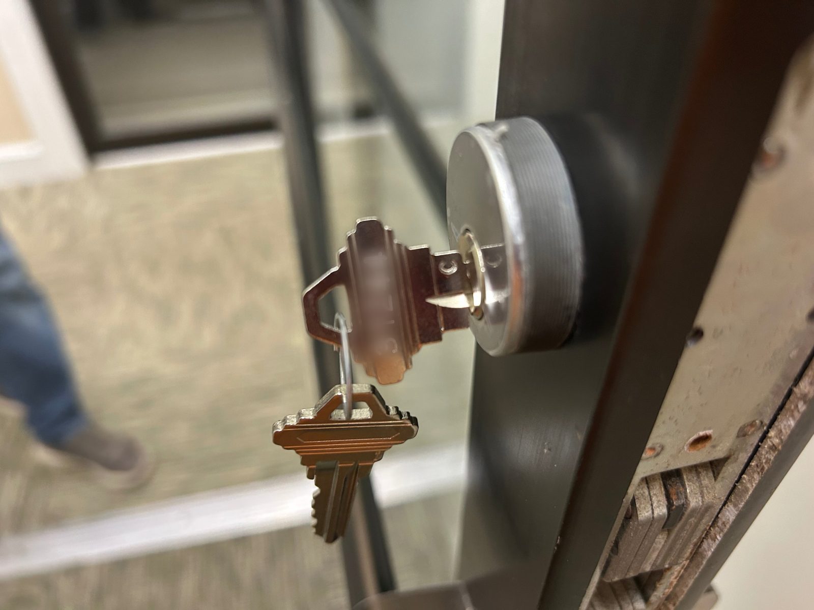 Commercial door cylinder with a master-keyed key set